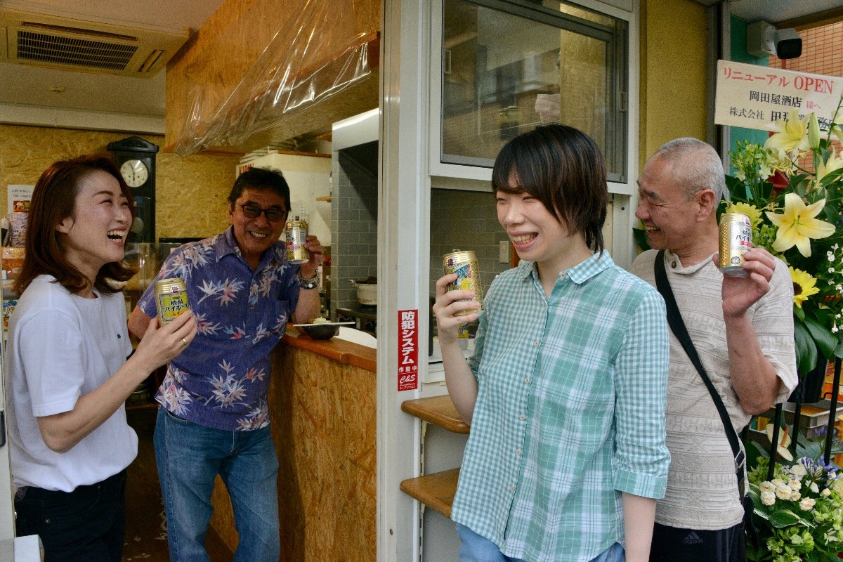 厨房や内装をリニューアルしたばかりの店内は明るく居心地がいい