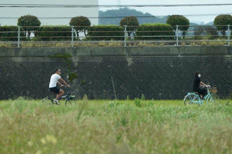 田園風景の中でのデート