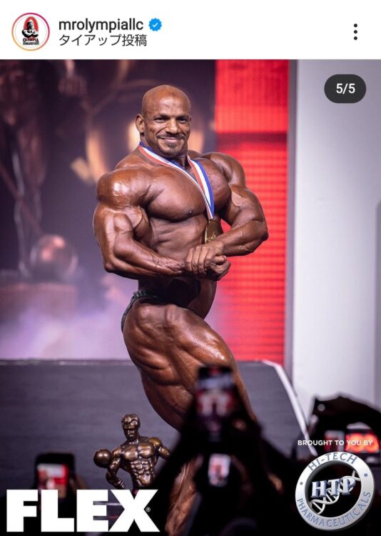 サイドチェスト時の大腿のカットが深すぎる！！（写真はmrolympiallc公式インスタより）