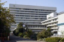 ジェネリック処方に慎重な理由は?(時事通信フォト)