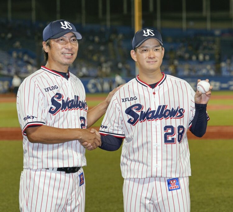 高津臣吾監督が師・野村克也氏から何を受け継いだ？（写真／共同通信社）