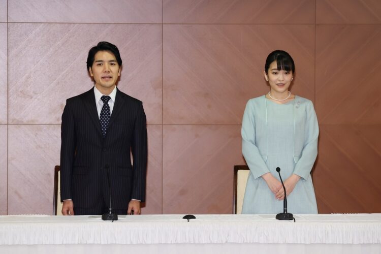 結婚会見は厳かに行われた（写真／JMPA）