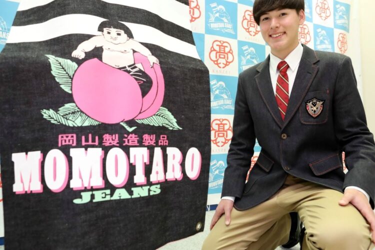岡山県の関西高校では2018年度からデニム学生服を導入している（時事通信フォト）