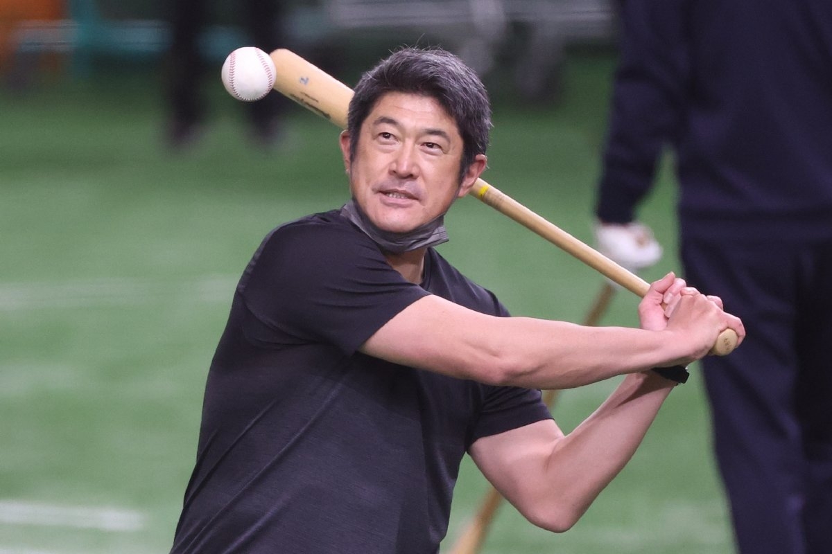石井琢朗コーチの横浜復帰で待望される「もう1人の大物OB