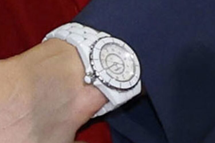 木下都議が着用しているシャネルの腕時計（レディース）。同モデルは最低でも60万円から