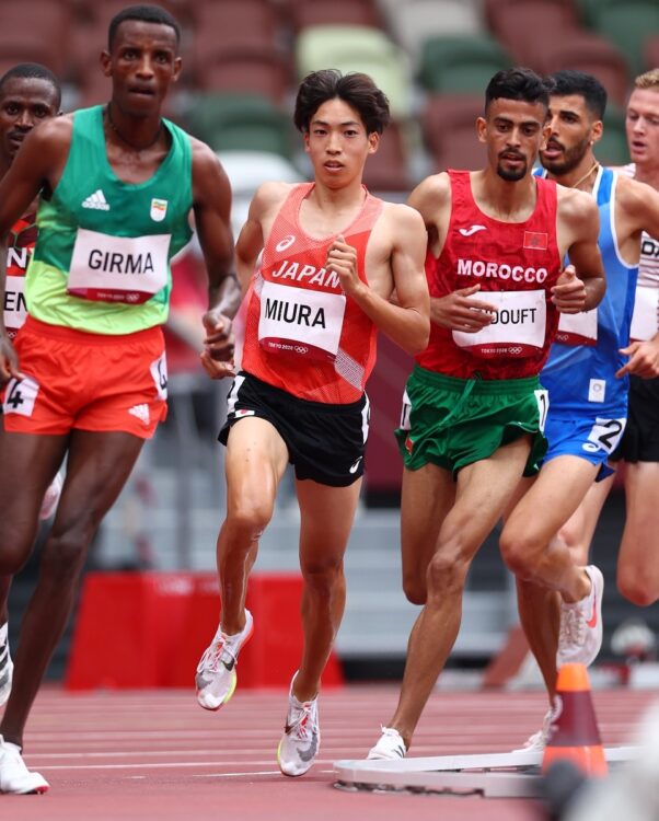 全日本では2区区間賞で力を見せつけたオリンピアン・三浦龍司（写真は五輪の3000m障害で力走する姿。JMPA）