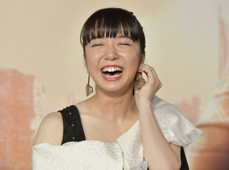 通な舞台ファンからも支持されている女優の上白石萌音