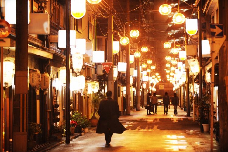 隣県で大規模摘発（写真は飛田新地／AFLO）