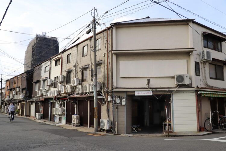 かんなみ新地は全店舗が閉鎖を余儀なくされた（写真／共同通信社）