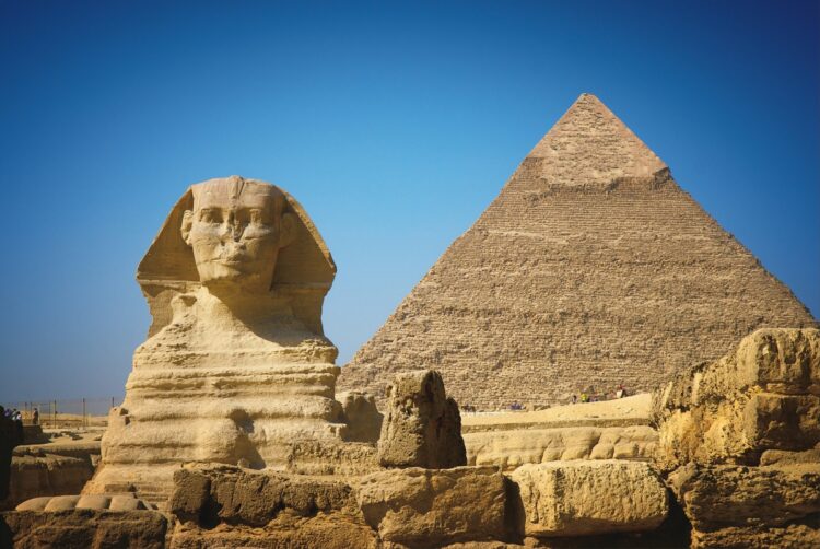 三大ピラミッドよりさらに古いスフィンクスには3か所ほど、一般には公表されていない地下へ続く竪穴があるとする説も（Getty Images）