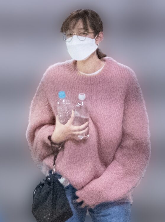 ピンクのニット姿の佐藤栞里を目撃した