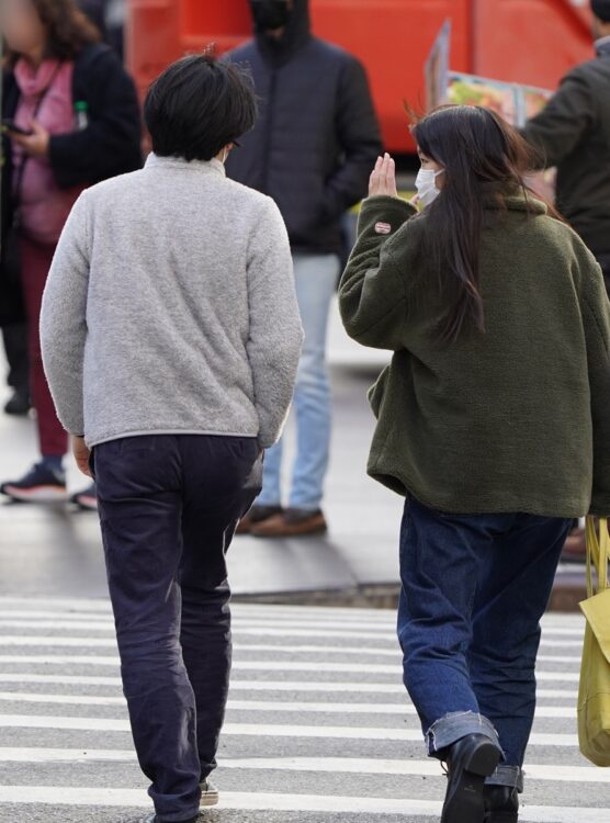 新婚生活となれば話し合うこともたくさんあるのか、小室さんのほうを向く眞子さん