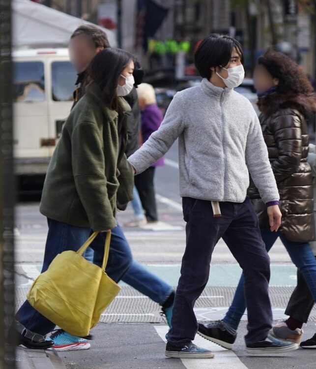 先を歩く小室さん