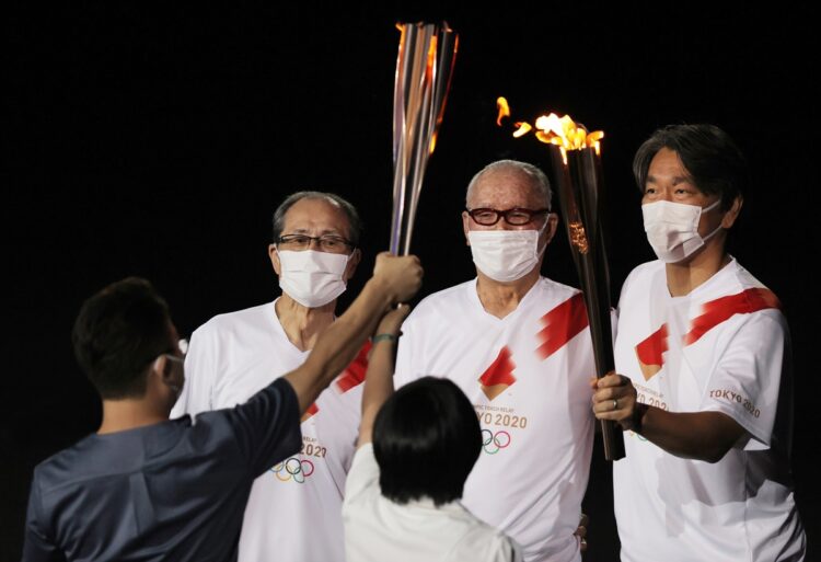 東京五輪開会式での王氏、長嶋氏、松井氏（時事通信フォト）