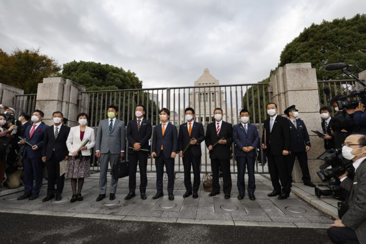 初登院する新人議員（写真／共同通信社）