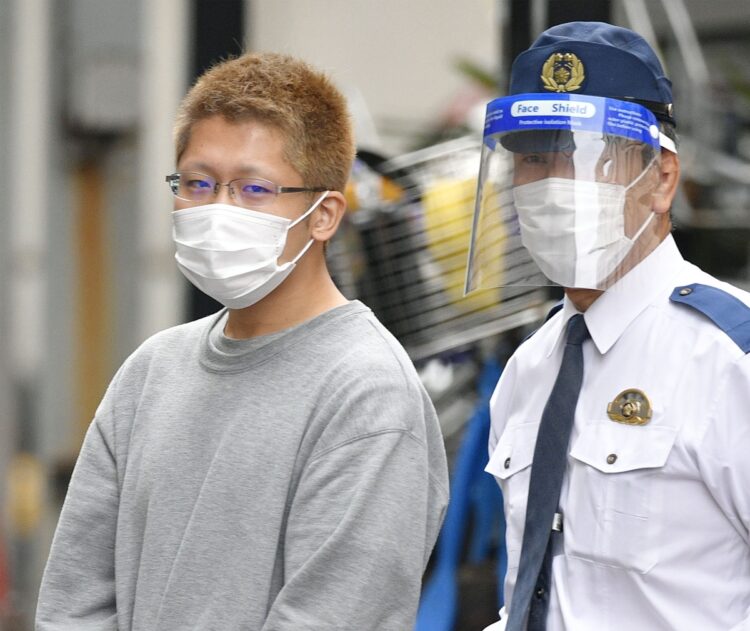 京王線で犯行に及んだ服部恭太容疑者（25才）は、殺人未遂などで11月22日に再逮捕された（共同通信社）