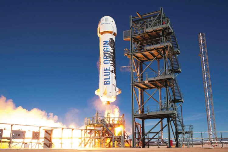 アマゾンの創業者ジェフ・ベゾス氏が創立したブルーオリジン。今年7月に初の有人宇宙飛行（約4分間）に成功し、ベゾス氏自身も搭乗した（写真＝Blue Origin／ZUMA Press／AFLO）