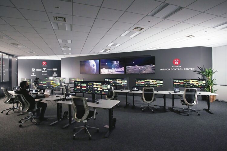 東京・日本橋には月着陸船、月面探査車に指令を与えるためのミッションコントロールセンターが