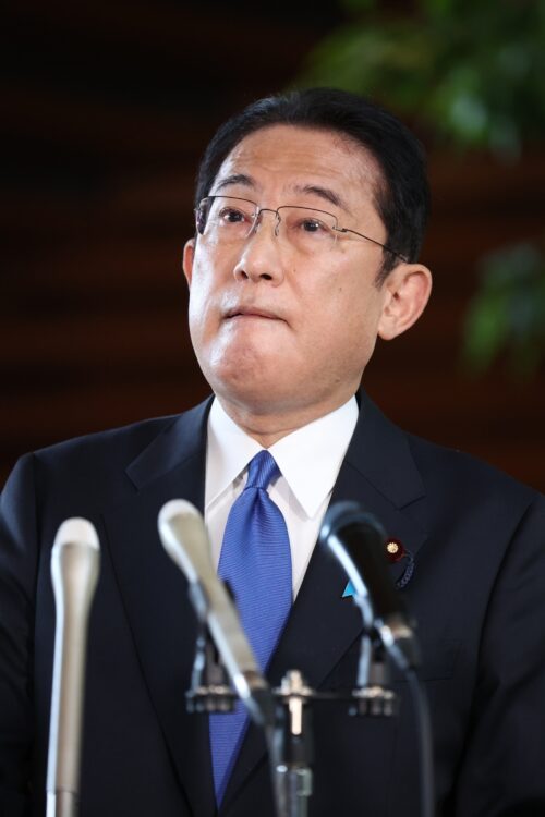 アベノマスクについて「反省」の弁を口にした岸田首相（時事通信フォト）