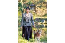 愛犬の由莉を連れる愛子さま
