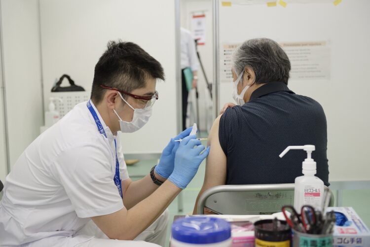 厚労省公開の報告書を読み解く（写真＝AA／時事）