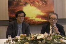 『日本沈没1999』の記者会見をする小松左京氏（右）と監督・大森一樹氏
