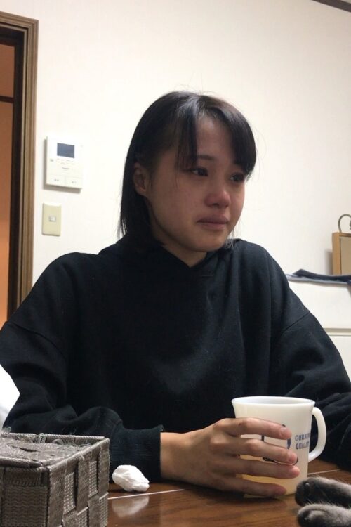 涙ながらに語った飯村貴子