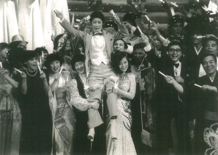 合田さんが“第二の松山千春”としてデビューした1979年は、紅組が勝利。紅組司会のチータ（水前寺清子）が胴上げされた