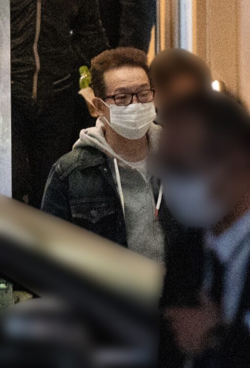 パーカーを着こなす田原俊彦