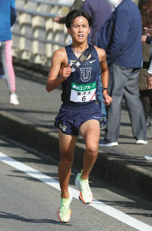 1年生ながら石田洸介は出雲5区、全日本4区を走り、いずれも区間賞の好走。ポテンシャルの高さを示し、箱根での走りにも期待（時事通信フォト）