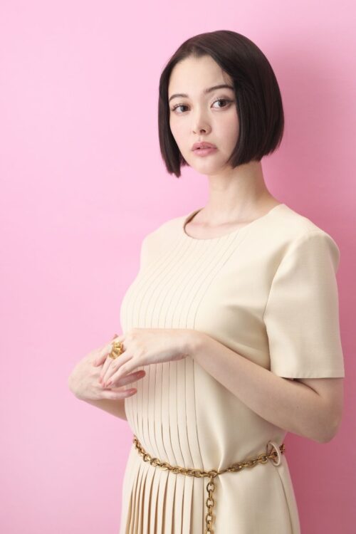 読者家の一面も(撮影:黒石あみ)