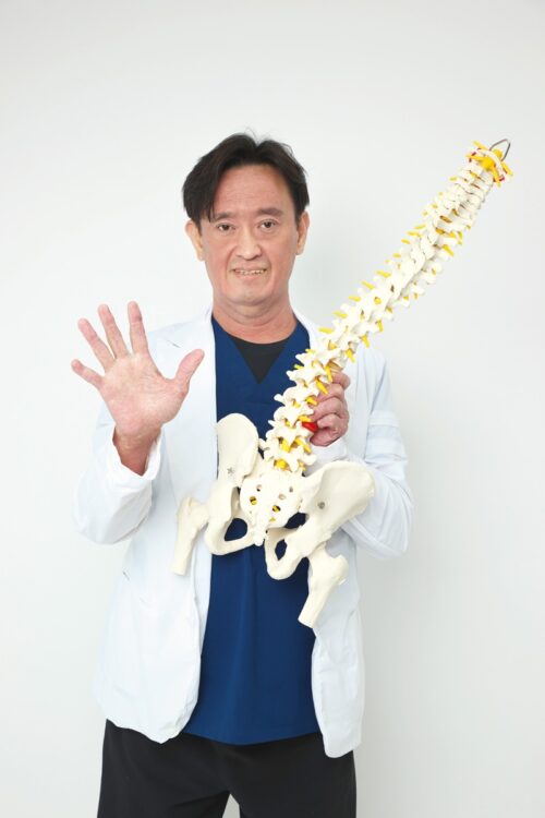 腰痛やスポーツ障害の疾患に精通する酒井慎太郎先生