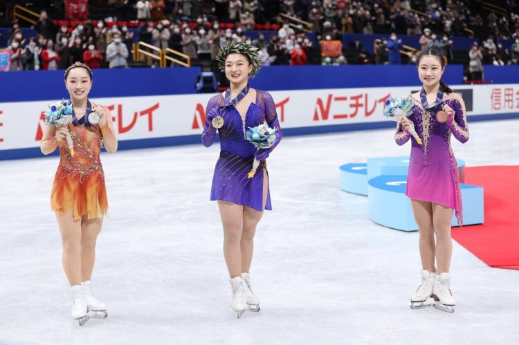 
坂本、樋口、河辺。全日本フィギュアの表彰台に乗った3人が、北京五輪へ（時事通信フォト）