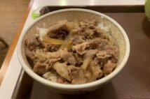すき家「牛丼並盛」も400円に値上げ 「牛丼は安さが売り」時代は終焉に向かうか