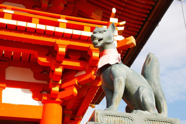 縁結び神社やお寺は縁切りにも（写真は京都・伏見稲荷大社。AFLO）