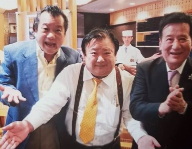 『すしざんまい』木村清社長（写真中央）、“中華の鉄人”石川敏行さんと。「いつも笑顔でお話が上手く、憧れのかたでした」（木村さん）という