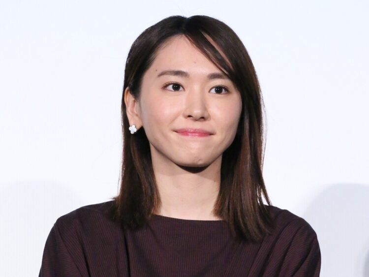 頼朝の最初の妻を演じる新垣結衣