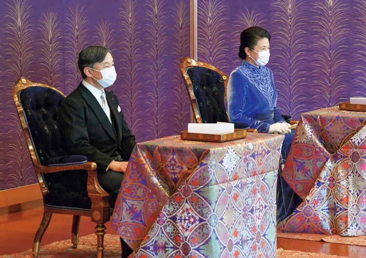 「講書始の儀」を欠席された皇后雅子さまも歌会始は出席され、「新しき住まひとなれる吹上の窓から望む大樹のみどり」という歌を詠まれた(時事通信フォト)