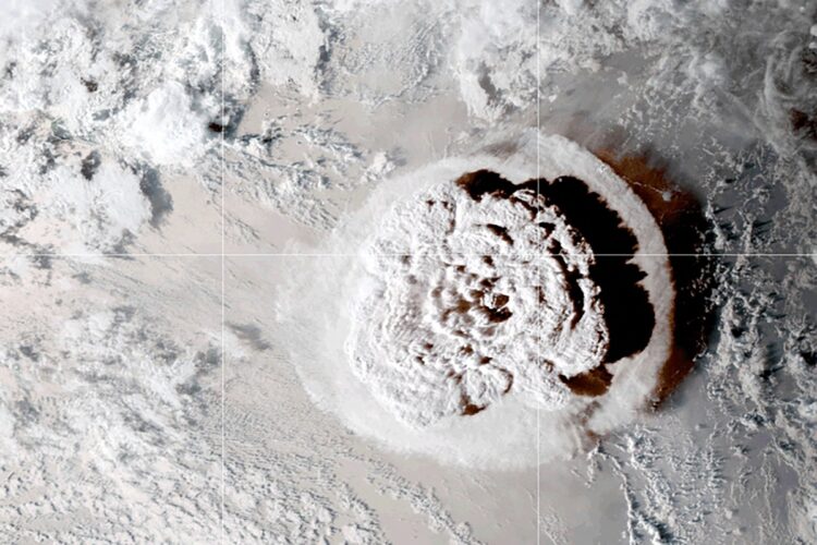 海底火山の噴火という新たな脅威（写真＝AFPPHOTO／NASA／NOAA）