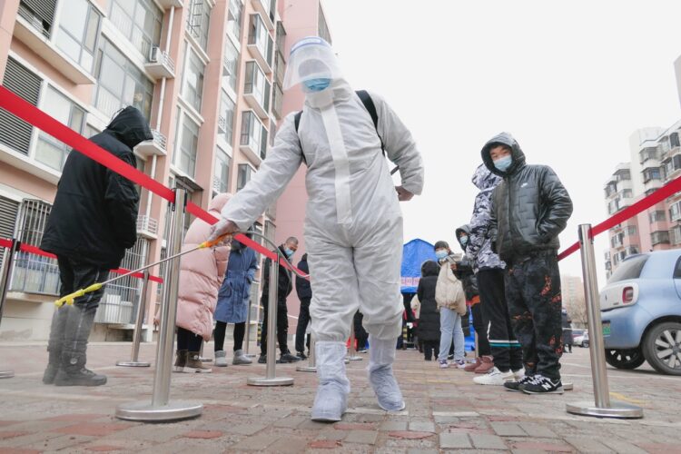 五輪開催のため、コロナ対策に力を入れているが…（写真／EPA＝時事）