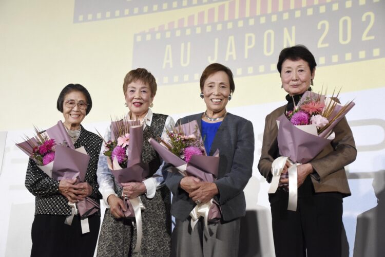 2021年11月、ドキュメンタリー映画『東洋の魔女』の上映会で登壇したメンバー。左から半田百合子、松村好子、松村勝美、篠崎洋子(写真/共同通信社)