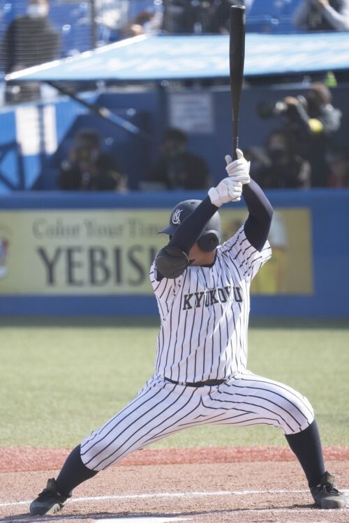 九州国際大付属・佐倉の重心の低い構えは指導者と話し合いながら辿り着いたものだという(撮影・藤岡雅樹)