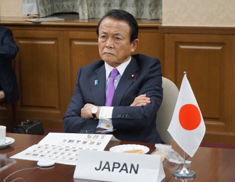 麻生氏の妹、信子さまの詠んだ歌とは（時事通信フォト）