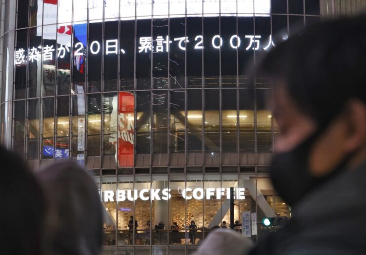 新型コロナウイルス新規感染者数は増加の一途をたどる(写真/共同通信社)