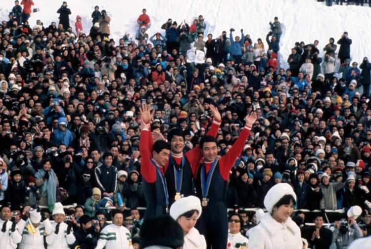 宮の森競技場に2万5000人もの観衆が集まった。「笠谷さんはメダルを取ると思いましたが、まさか表彰台を独占できるとは……」（板垣氏）（写真／フォート・キシモト）