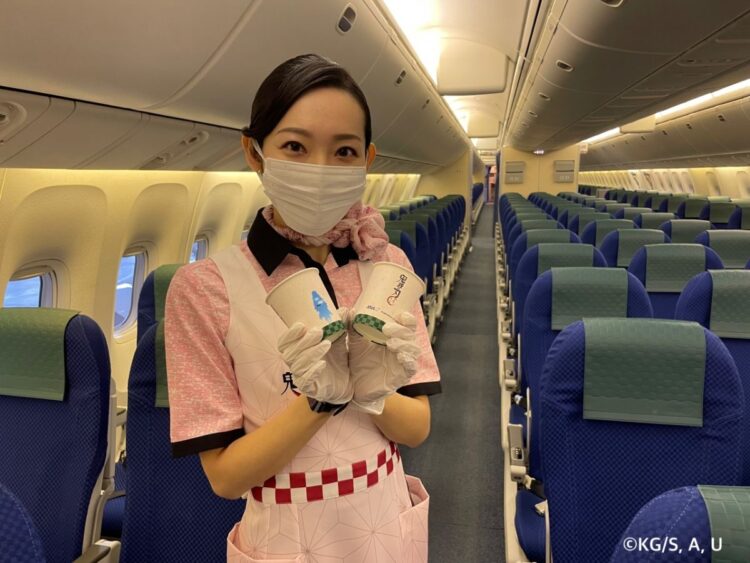 ＣＡエプロンは、禰豆子の着物をイメージ