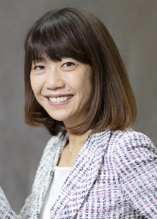 7度目となる中継キャスターを務める（時事通信フォト）