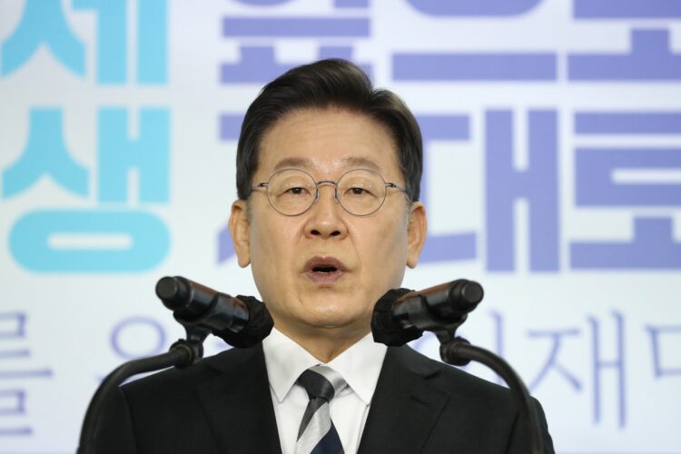 対日強硬論で知られる与党候補の李在明氏（写真／EPA＝時事）