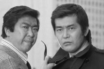 カッコいい昭和の男たち（1975年『大都会』での石原裕次郎と渡哲也。写真／共同通信社）