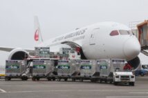 新型コロナウイルスの影響で旅客は不振が続くが貨物は好調(イメージ、時事通信フォト)